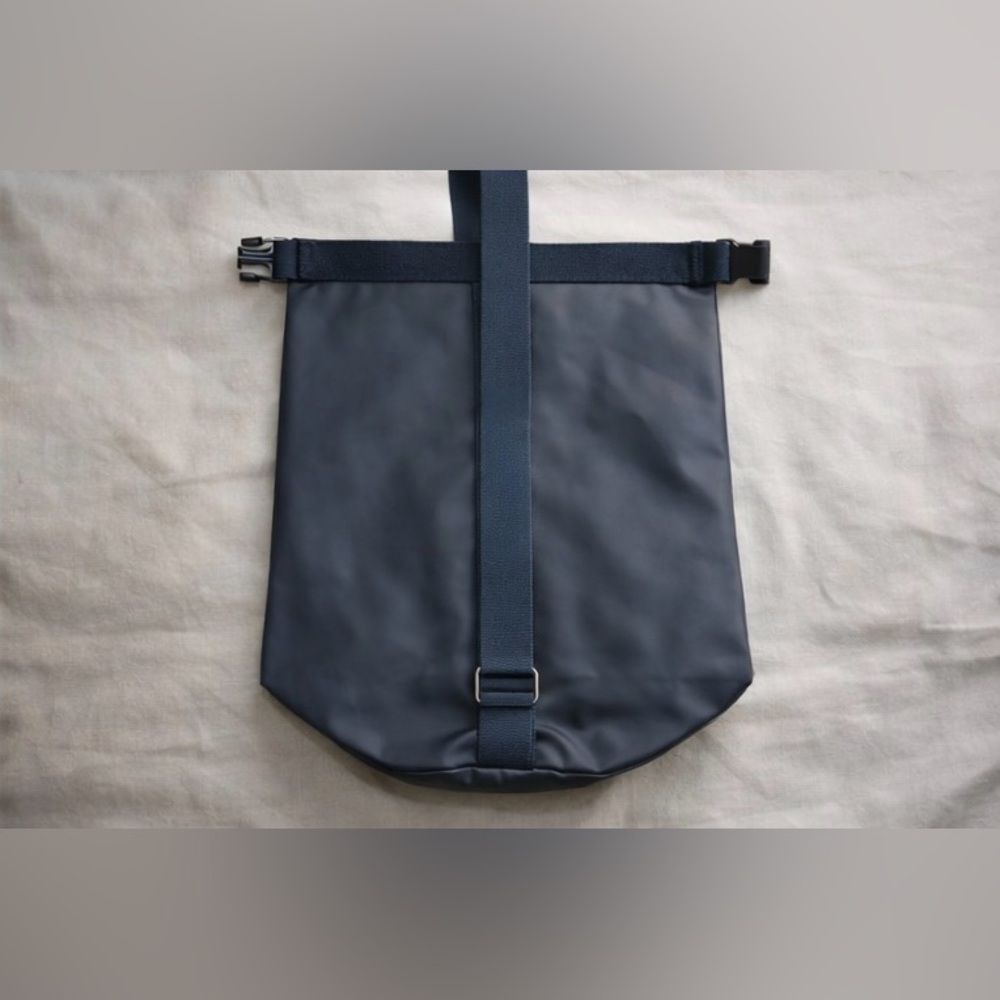 PRADA Luna Rossa Ocean Red Tab Navy Sling Bag Backpack GWP VIP New With Out Tags - Picture 4 of 5